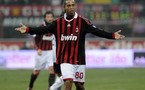 Ronaldinho met fin à son contrat avec Milan et négocie son retour au Brésil