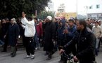 Tunis: violents affrontements la nuit en banlieue malgré le couvre-feu