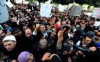 Un millier de manifestants hostiles au gouvernement défilent à Tunis