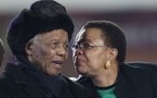 Nelson Mandela hospitalisé: son ex-femme Winnie à son chevet