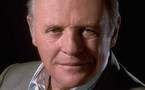 Anthony Hopkins enfile la chasuble de prêtre exorciste dans "Le Rite"
