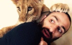 France: le selfie avec un lionceau, une tendance qui se développe