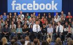 Obama taquine le jeune PDG de Facebook, cravaté pour sa visite