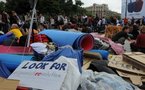La police disperse par la force un groupe de manifestants à Barcelone