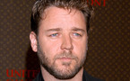 L'acteur Russell Crowe critique la circoncision puis s'excuse sur Twitter