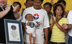 L'homme le plus petit du monde est un Philippin de 59,93 cm