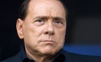 "Petit traumatisme crânien" pour Berlusconi après une chute dans sa douche