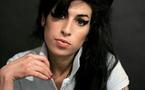 Trop jeune, trop tôt: Amy Winehouse meurt à 27 ans, au désespoir de ses fans