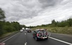 Un couple oublie son enfant sur une aire de stationnement