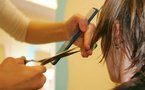 Italie: une femme "aveugle" travaillait comme coiffeuse et roulait en vélo