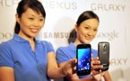 Samsung lance son nouveau smartphone Galaxy Nexus pour contrer l'iPhone
