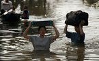 Inondations en Thaïlande: les autorités de Bangkok sommées d'ouvrir les écluses