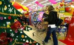 Cadeaux de Noël: les Français dépenseront 270 euros, la moitié achèteront sur le net