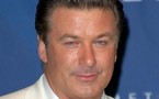 L'acteur Alec Baldwin, débarqué d'un avion, se lâche sur Twitter