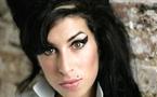 Amy Winehouse caracole en tête des ventes avec un album posthume poignant
