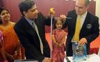 La plus petite femme au monde est une Indienne de 62,8 cm