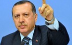 Erdogan accuse Sarkozy d'attiser l'islamophobie, la France de génocide en Algérie