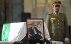 Algérie: hommage du président tunisien devant le cercueil de Ben Bella