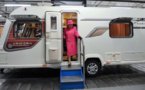 La reine Elizabeth fait un tour en camping-car et s'y sent "comme à la maison"