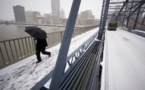Neige aux Etats-Unis: au moins 7 morts et 1.500 vols annulés