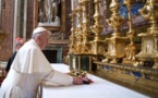 Premiers pas du pape argentin François, sous le signe de la simplicité