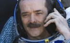 ISS: l'astronaute canadien Hadfield revient sur Terre en star grâce à Twitter