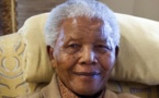 Mandela, entre la vie et la mort, entouré par sa famille