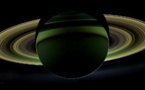 Saturne: un "effet de marée" pour expliquer les geysers d'Encelade