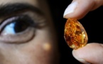 Suisse: le plus gros diamant orange au monde aux enchères à Genève