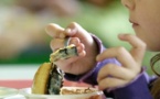 Un tiers des jeunes enfants mangent devant un écran
