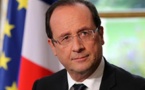 Indécis en France, ferme à l'étranger: le mystère Hollande