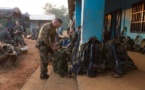 Centrafrique: deux soldats français tués, Hollande attendu à Bangui