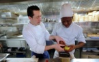 Paris: un restaurant chic fait le pari de la réinsertion
