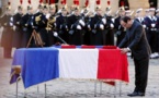 Soldats tués en Centrafrique: Hollande évoque "l'honneur de la France"