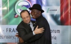 Au Nigeria, Hollande affiche le soutien de la France contre Boko Haram