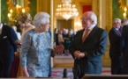 Elizabeth II reçoit le président irlandais, une première en près d'un siècle