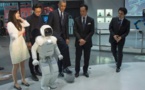 Obama joue au foot avec un robot japonais