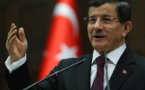Syrie: "Serrer la main d'Assad revient à serrer celle d'Hitler", selon Davutoglu