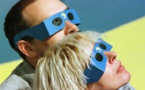 Lunettes spéciales éclipse: une denrée rare dans les magasins