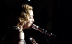 Attentats de Paris : Madonna chante La vie en rose en larmes