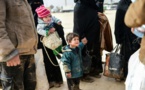 Syrie: des milliers de familles attendent dans le froid de passer en Turquie