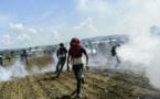 Grèce: pic de tension à Idomeni et au Pirée, près de 300 migrants blessés