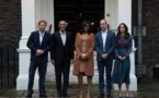 Les Obama défient le prince Harry sur Twitter, la reine s'en mêle