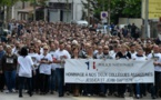 Policier et sa compagne tués: marche blanche de 2500 personnes